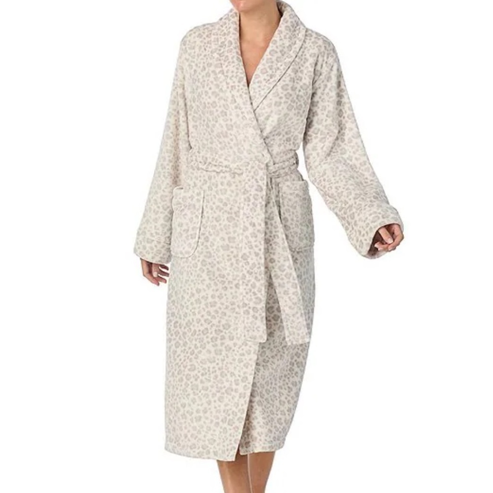 iRelax
Long Sleeve Shawl Collar Plush Velour Animal Print Long Robe
NWT